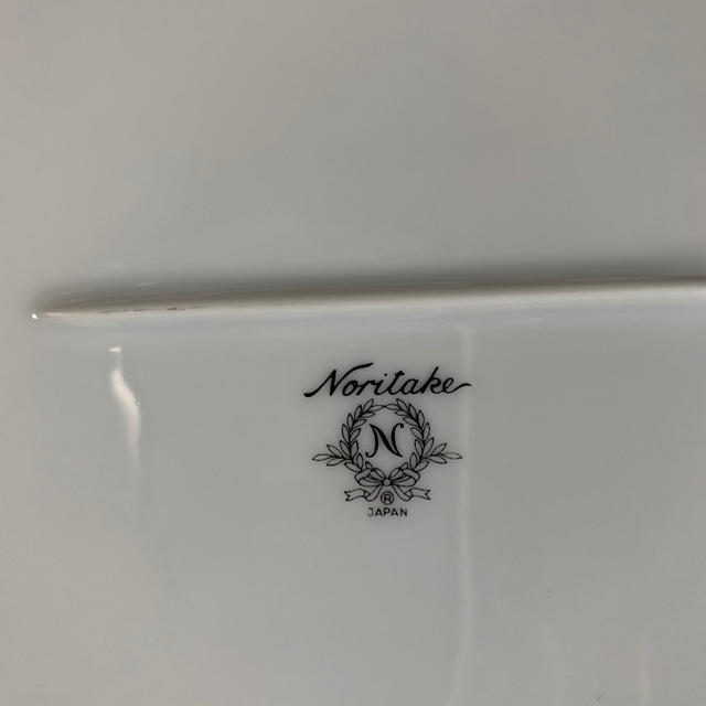 Noritake(ノリタケ)のノリタケ ゴールドライン 白プレート インテリア/住まい/日用品のキッチン/食器(食器)の商品写真