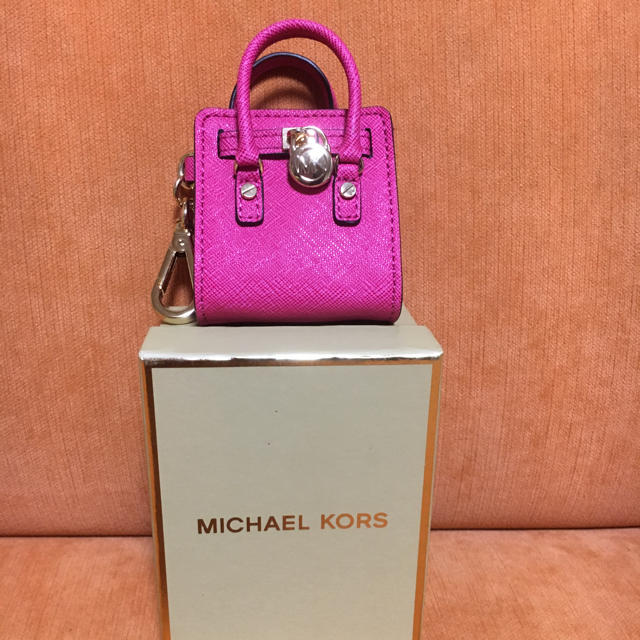 Michael Kors(マイケルコース)のお値下げ❣️  新品  MK   キーチャーム ハンドメイドのファッション小物(バッグチャーム)の商品写真