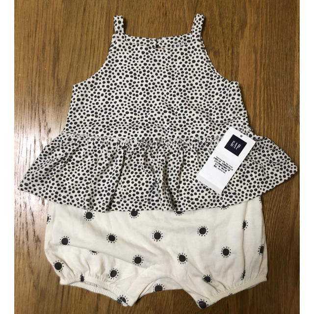 babyGAP(ベビーギャップ)の【新品未使用 タグ付き】GAP パンツ付きタンクトップ60サイズ ☆週末値下げ中 キッズ/ベビー/マタニティのベビー服(~85cm)(タンクトップ/キャミソール)の商品写真