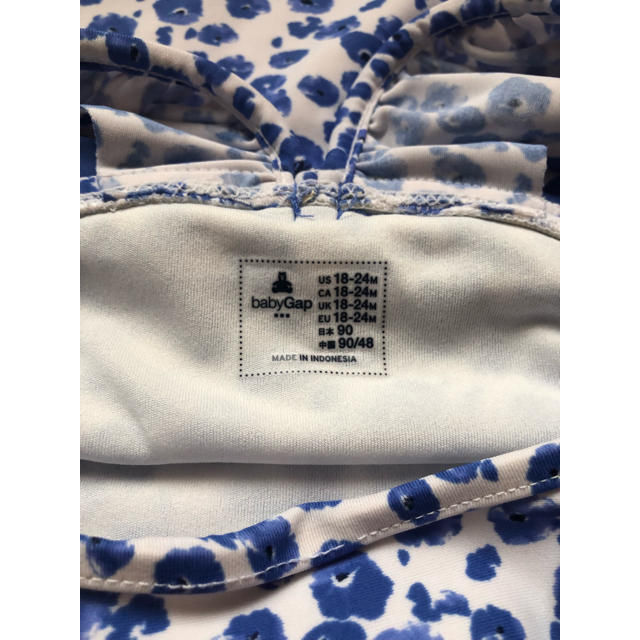 babyGAP(ベビーギャップ)のbaby gap 水着/完売色の今季物です。 キッズ/ベビー/マタニティのキッズ服女の子用(90cm~)(水着)の商品写真