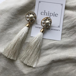 アパートバイローリーズ(apart by lowrys)の再∞販 white tassel pierce(ピアス)