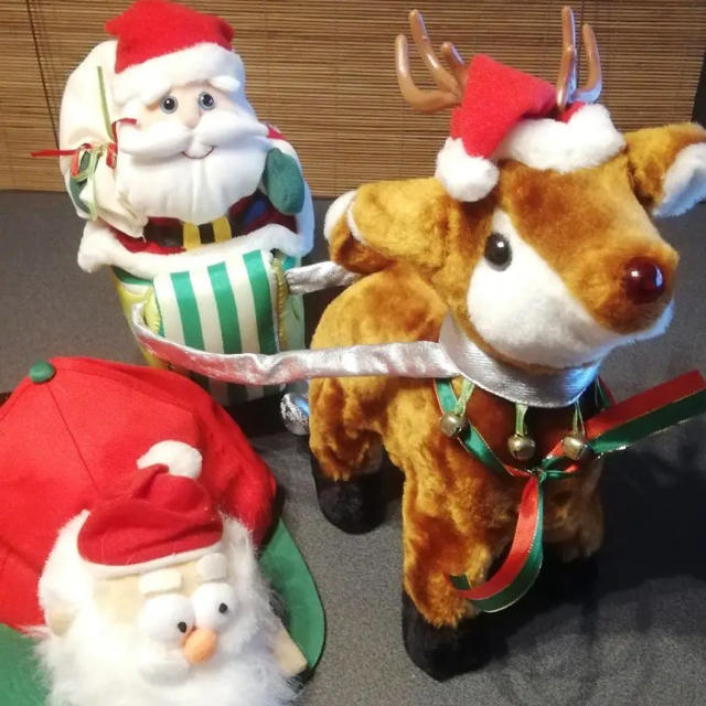 クリスマス　サンタとトナカイとソリと帽子 エンタメ/ホビーのおもちゃ/ぬいぐるみ(ぬいぐるみ)の商品写真