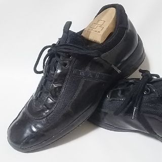 プラダ(PRADA)の
希少海外限定!プラダ高級イタリア製ドレススニーカー人気の黒×レッドライン！(スニーカー)