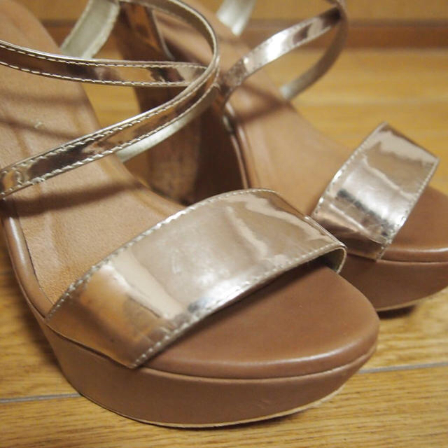 MERCURYDUO(マーキュリーデュオ)のマーキュリーデュオ メタリックウェッジ レディースの靴/シューズ(サンダル)の商品写真