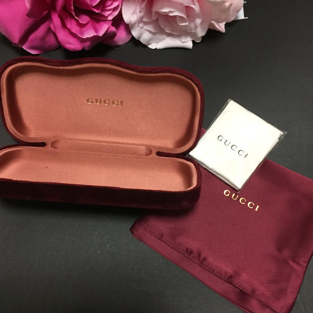 Gucci(グッチ)のGUCCI メガネケース ワインレッド ボルドー新品未使用 レディースのファッション小物(サングラス/メガネ)の商品写真