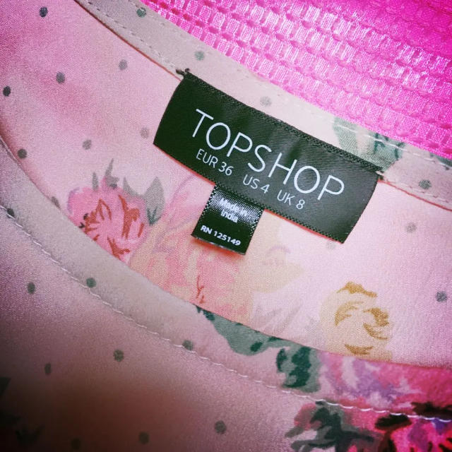 TOPSHOP(トップショップ)の完売♡ ケイト・モス コラボ 花柄 ピンク ワンピース 薔薇 レディー 激安 ♡ レディースのワンピース(ミニワンピース)の商品写真