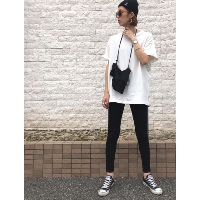 moussy(マウジー)のMOUSSY「OVERSIZED C/N TSJ」 レディースのトップス(Tシャツ(半袖/袖なし))の商品写真