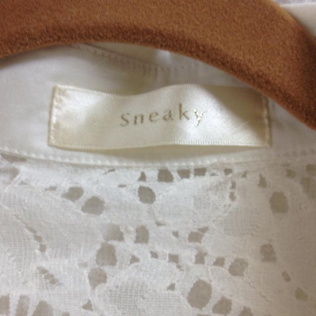 sneaky バックレースシャツ レディースのトップス(シャツ/ブラウス(半袖/袖なし))の商品写真