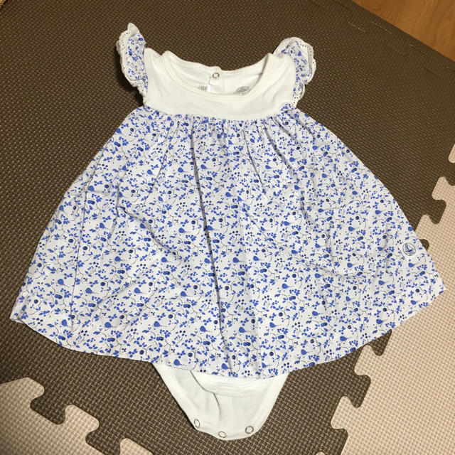 PETIT BATEAU(プチバトー)のプチバトー 花柄ワンピース キッズ/ベビー/マタニティのベビー服(~85cm)(ワンピース)の商品写真