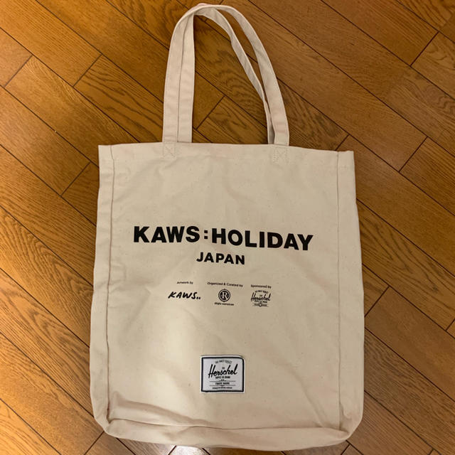 HERSCHEL(ハーシェル)のKAWS HOLIDAY JAPAN herschel トートバッグ メンズのバッグ(トートバッグ)の商品写真