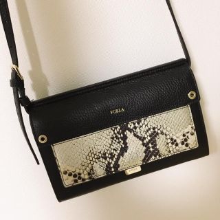 フルラ(Furla)の8/11まで【新品未使用】フルラ お財布ポシェット ショルダー 限定パイソン柄♡(ショルダーバッグ)