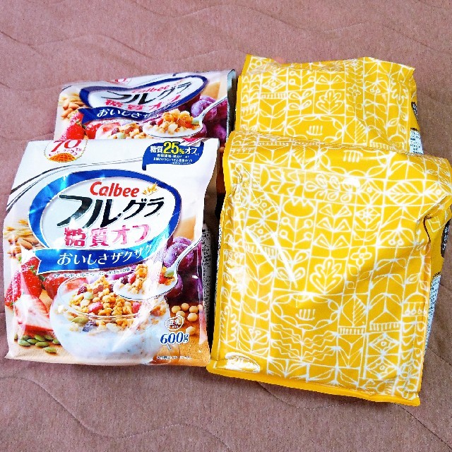 カルビー(カルビー)のCalbee　フルグラ900g✕2 糖質オフ600g✕2 食品/飲料/酒の食品(米/穀物)の商品写真