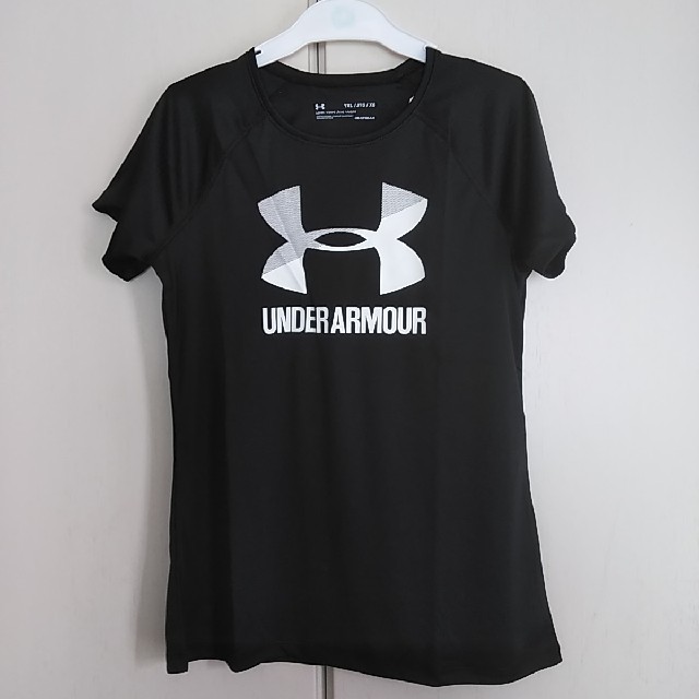 UNDER ARMOUR(アンダーアーマー)の新品！アンダーアーマーTシャツYXL160 キッズ/ベビー/マタニティのキッズ服女の子用(90cm~)(Tシャツ/カットソー)の商品写真