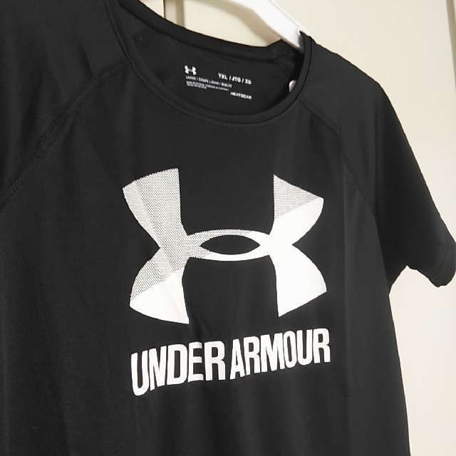 UNDER ARMOUR(アンダーアーマー)の新品！アンダーアーマーTシャツYXL160 キッズ/ベビー/マタニティのキッズ服女の子用(90cm~)(Tシャツ/カットソー)の商品写真