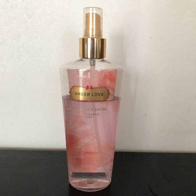 Victoria's Secret(ヴィクトリアズシークレット)の439=与作様専用 Victoria's Secret Sheer Love コスメ/美容のボディケア(ボディローション/ミルク)の商品写真