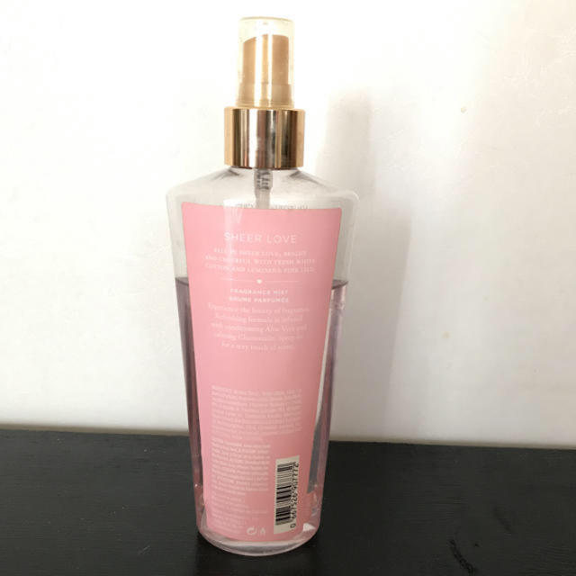 Victoria's Secret(ヴィクトリアズシークレット)の439=与作様専用 Victoria's Secret Sheer Love コスメ/美容のボディケア(ボディローション/ミルク)の商品写真