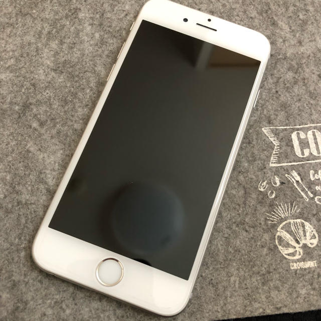 Apple(アップル)のiPhone6   ジャンク品  au スマホ/家電/カメラのスマートフォン/携帯電話(スマートフォン本体)の商品写真