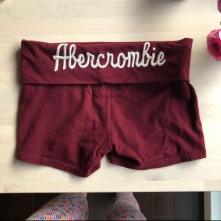 アバクロンビーアンドフィッチ(Abercrombie&Fitch)のアバクロ ヨガパンツ ショーツ(ショートパンツ)