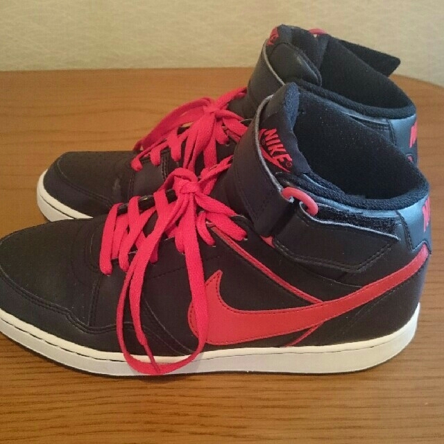 NIKE - NIKE スニーカー ハイカット 26センチ 赤×黒の通販 by NIKE - NIKE スニーカー ハイカット 26センチ 赤×黒の通販 by