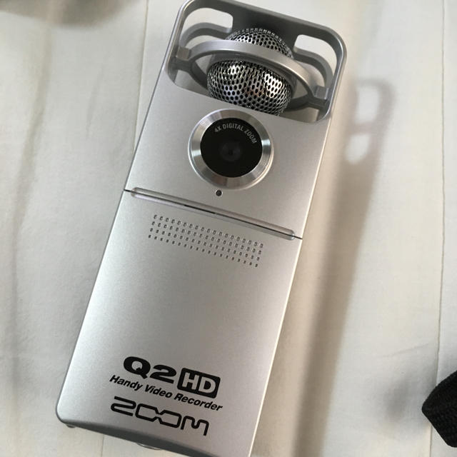 Zoom(ズーム)のZoom Q2HD ハンディー高音質ビデオカメラ 各種アクセサリ付き 楽器のレコーディング/PA機器(その他)の商品写真