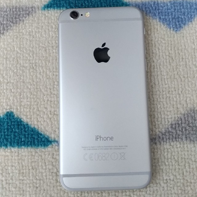 iPhone(アイフォーン)のiPhone 6  シルバー SIMフリー スマホ/家電/カメラのスマートフォン/携帯電話(スマートフォン本体)の商品写真