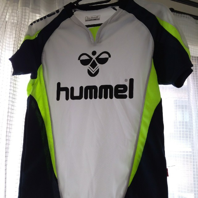 hummel(ヒュンメル)のhummel サッカー用練習着　130　スポーツ着　スポーツブランド スポーツ/アウトドアのサッカー/フットサル(ウェア)の商品写真