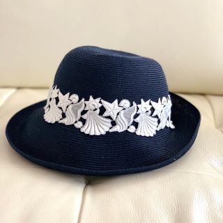 バーニーズニューヨーク(BARNEYS NEW YORK)の［値下］elenorabarzan 貝殻モチーフハット ネイビー(ハット)