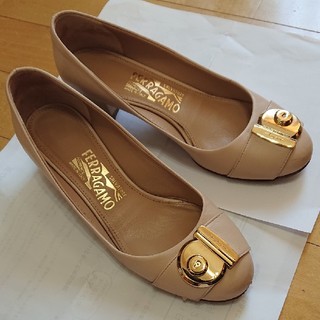 サルヴァトーレフェラガモ(Salvatore Ferragamo)のフェラガモ  靴(ハイヒール/パンプス)