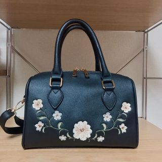 マジェスティックレゴン(MAJESTIC LEGON)の刺繍花柄♡ショルダー付きボストンバッグ♡ブラック(ショルダーバッグ)