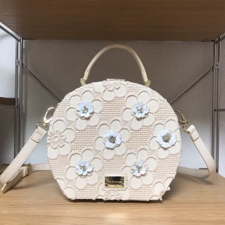 ジルバイジルスチュアート(JILL by JILLSTUART)の使用1回のみ♡ショルダー紐付きワンハンドルフラワーバッグ♡オフホワイト(ショルダーバッグ)