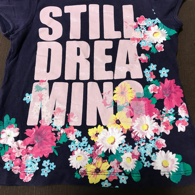 H&M(エイチアンドエム)のH&M 半袖Tシャツ  花柄 ネイビー  95 キッズ/ベビー/マタニティのキッズ服女の子用(90cm~)(Tシャツ/カットソー)の商品写真