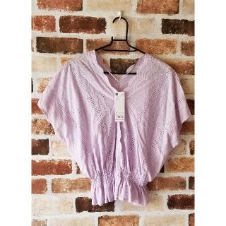 ジーユー(GU)の♡新品未使用タグ付き♡ GU  スカラップレースVネックブラウス(シャツ/ブラウス(半袖/袖なし))