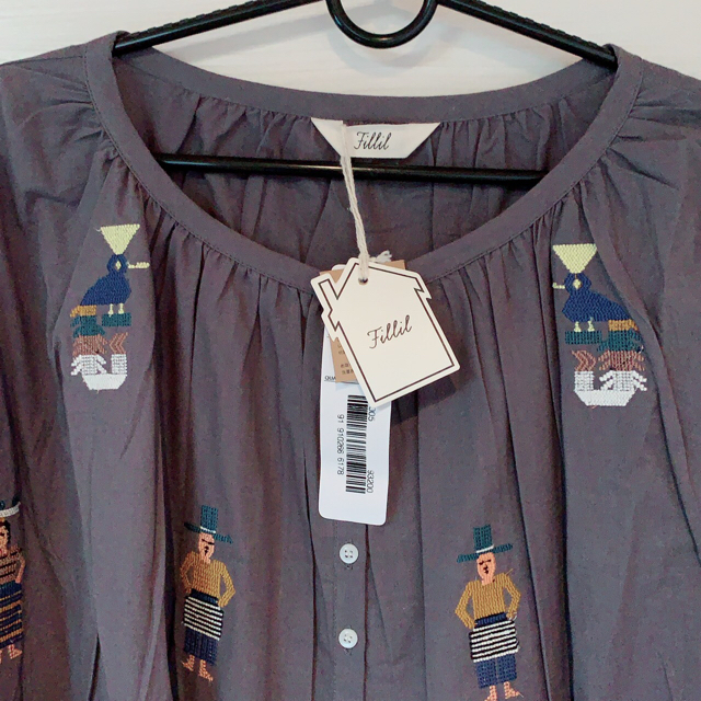 merlot(メルロー)のギャザーワンピース  前開き コットンガウン 刺繍 アフリカ レディースのワンピース(ロングワンピース/マキシワンピース)の商品写真