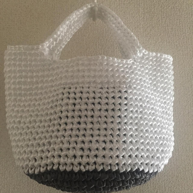 ビニール紐で編んだ丸底バッグ 値下げしました の通販 By Chikako Needlework ラクマ