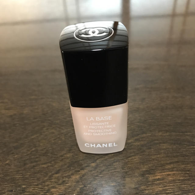 CHANEL(シャネル)のCHANEL ラ バーズ ベースコート コスメ/美容のネイル(ネイルトップコート/ベースコート)の商品写真