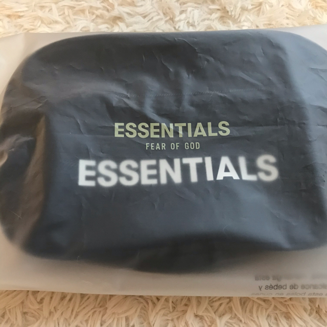 FEAR OF GOD(フィアオブゴッド)のESSENTIALS ボディバッグ値下げ交渉受付 メンズのバッグ(ボディーバッグ)の商品写真