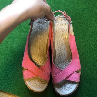 クロックス(crocs)のクロックス サンダル 女性用 ピンク(サンダル)