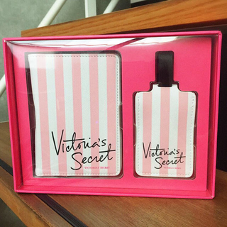 ヴィクトリアズシークレット(Victoria's Secret)のパスポートケース＆ラゲージタグ♡(旅行用品)