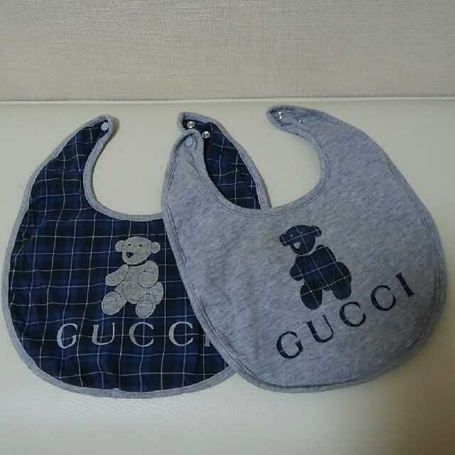 Gucci(グッチ)のGUCCI　スタイ　2枚 キッズ/ベビー/マタニティのこども用ファッション小物(ベビースタイ/よだれかけ)の商品写真