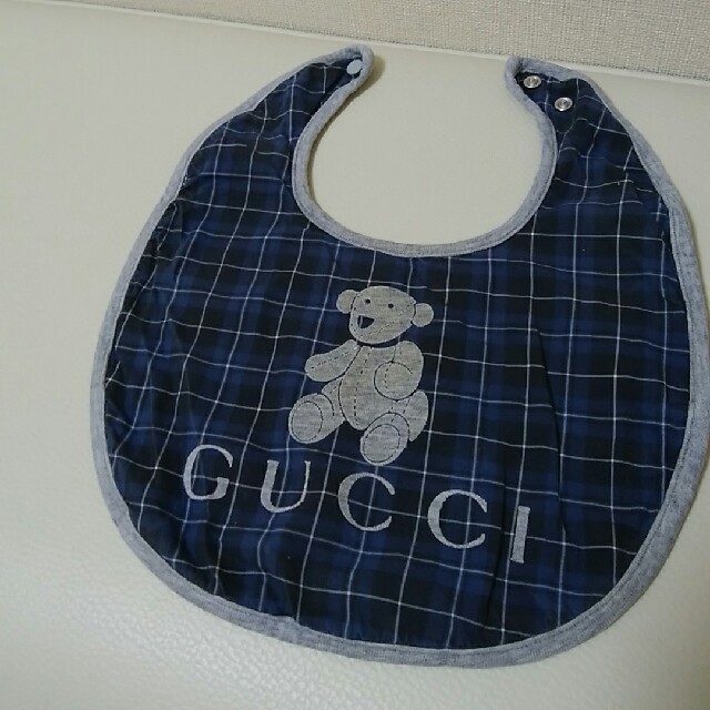 Gucci(グッチ)のGUCCI　スタイ　2枚 キッズ/ベビー/マタニティのこども用ファッション小物(ベビースタイ/よだれかけ)の商品写真
