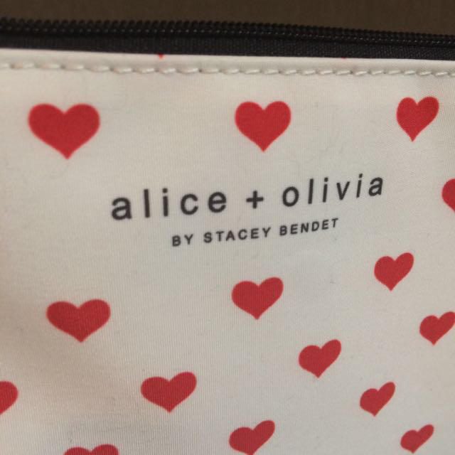 Alice+Olivia(アリスアンドオリビア)のalice + olivia ポーチ レディースのファッション小物(ポーチ)の商品写真