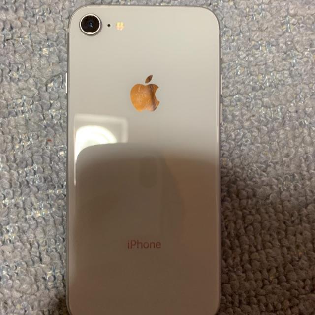 Apple(アップル)のiPhone8アクティベーションロック スマホ/家電/カメラのスマートフォン/携帯電話(スマートフォン本体)の商品写真