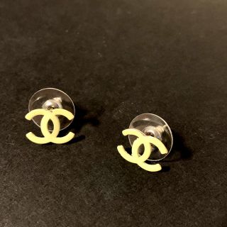 シャネル(CHANEL)の［値下げ］CHANEL シャネル イエローピアス(ピアス)