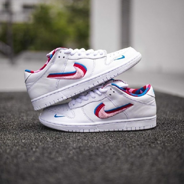 NIKE(ナイキ)のPARRA × NIKE SB DUNK LOW メンズの靴/シューズ(スニーカー)の商品写真