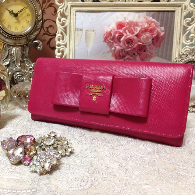 PRADA(プラダ)のプラダリボンペオニア 正規品 レディースのファッション小物(財布)の商品写真