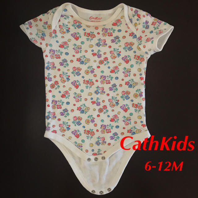 Cath Kidston(キャスキッドソン)のキャスキッドソン 半袖 肌着 ロンパース  6-12ヶ月 花柄 キッズ/ベビー/マタニティのベビー服(~85cm)(ロンパース)の商品写真