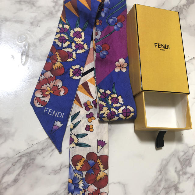 FENDI(フェンディ)のFENDIツイリー レディースのファッション小物(バンダナ/スカーフ)の商品写真