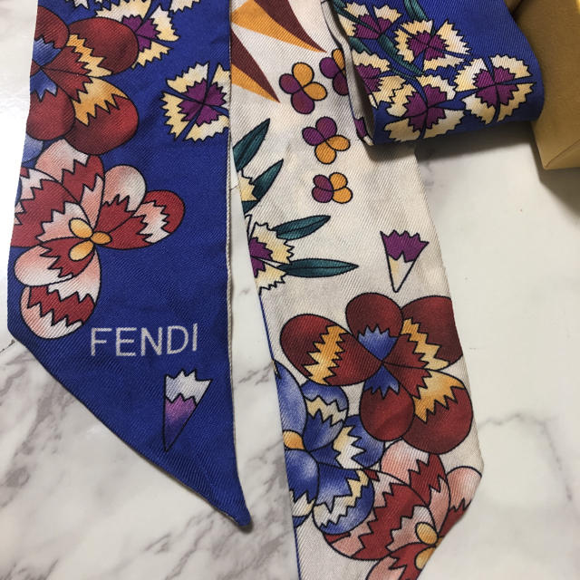 FENDI(フェンディ)のFENDIツイリー レディースのファッション小物(バンダナ/スカーフ)の商品写真