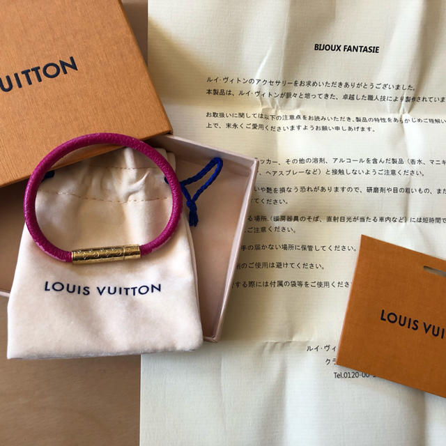 LOUIS VUITTON(ルイヴィトン)のルイヴィトン レザーブレス ピンク レディースのアクセサリー(ブレスレット/バングル)の商品写真