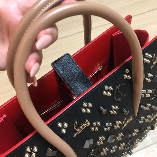 Christian Louboutin(クリスチャンルブタン)の8/1まで値下げ☆パロマM スタッズ付 レディースのバッグ(ハンドバッグ)の商品写真